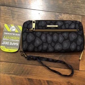 Travelon Wristlet